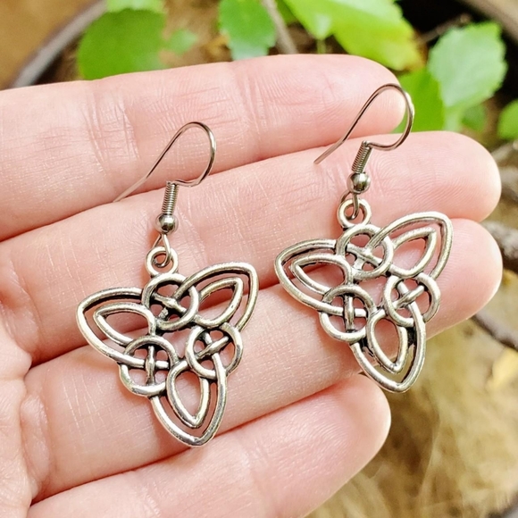 New Silver Celtic Knot Triangle Hanging Earrings - Picture 3 of 4
